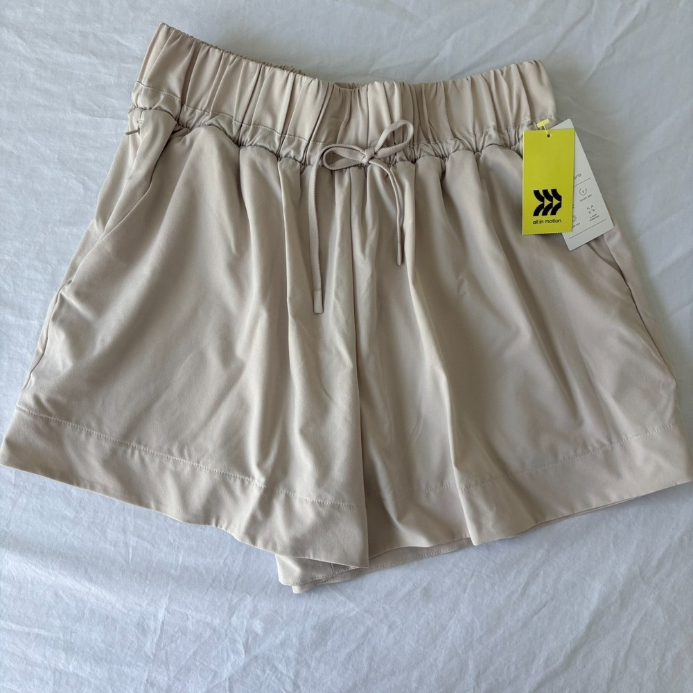 NWT All In Motion Womens Beige High Rise 4-Way Stretch Comfort Wide Leg Shorts M